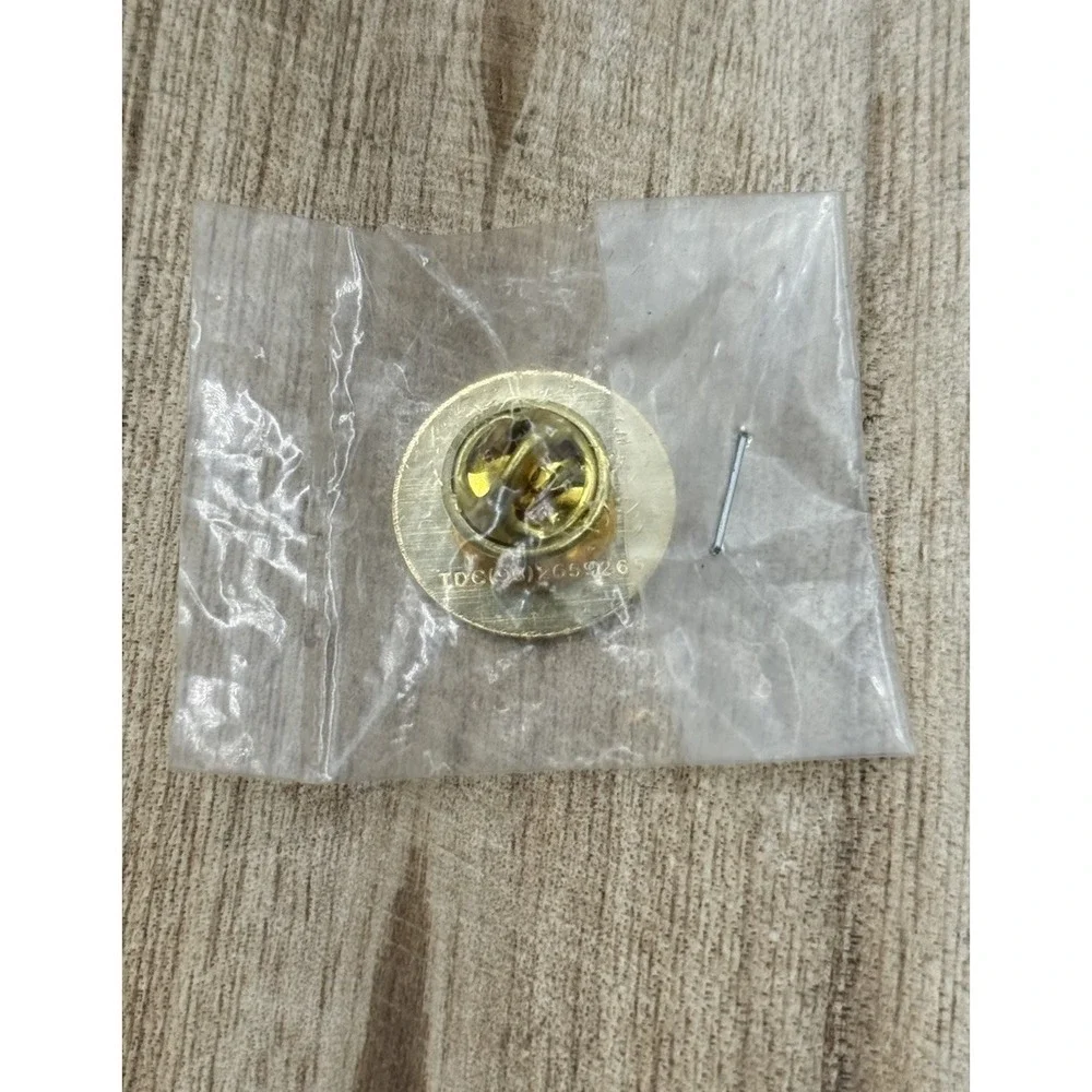 Barcelona Crown Logo‎ Red Enamel Gold Tone Lapel Hat Pin